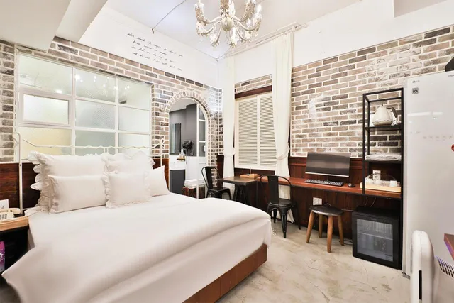 جناح جونيور، February Hotel Hwanggeum 4/10