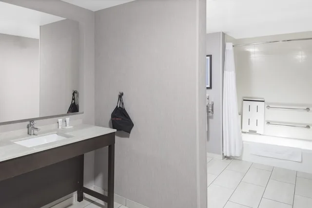 غرفة بسرير كينج مع أريكة لذوي الإعاقة، Hyatt Place Charlotte/University 2/2