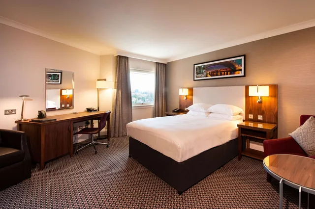 Family, King Bed, Doubletree By Hilton Strathclyde 2/3