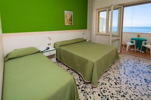 غرفة بسرير مزدوج بإطلالة على البحر، Baia Verde 7/10