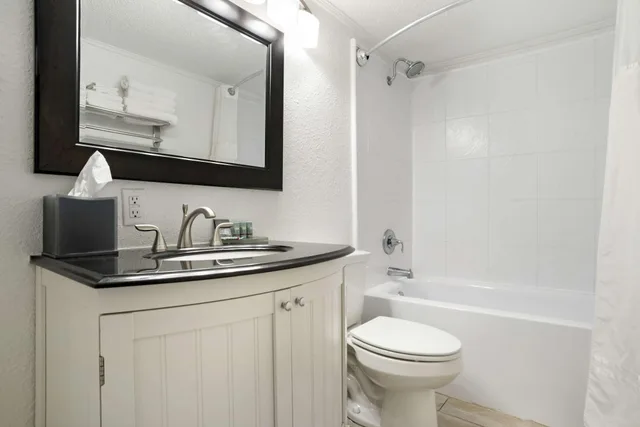 Suite, Multiple Beds, Street View, Kitchenette، Best Western On The Beach 2/3