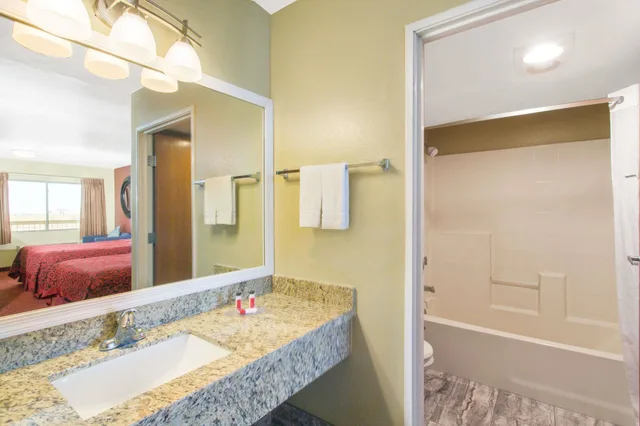 غرفة بسريرين كوين لذوي الإعاقة، Days Inn by Wyndham Buckeye 5/7