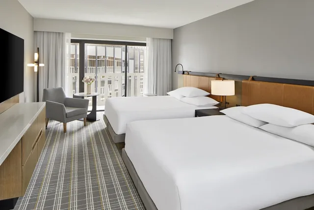 غرفة بسريرين كوين بشرفة، Hyatt Regency Atlanta 1/2
