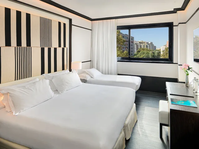 Barcelona, Classic, 1 Double and 1 Single Bed, with Extra Bed، H10 Marina Barcelona 1/5