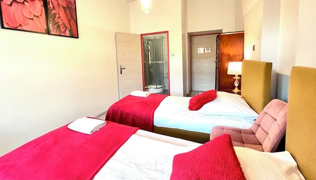غرفة قياسية بسريرين منفصلين، Oki Doki Old Town Hostel 4/6