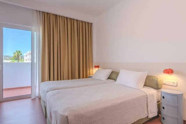 غرفة بسرير كوين بإطلالة على المسبح، Orion Hotel 2/10