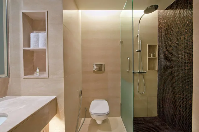 جناح بسرير كينج بشرفة بغرفة نوم واحدة، DoubleTree Suites by Hilton Bengaluru Outer Ring Road 2/3
