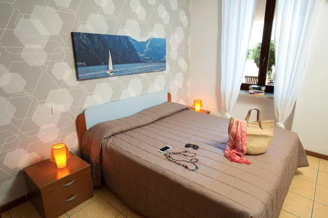 شقة بسرير مزدوج بغرفة نوم واحدة مع أريكة، La Rocca Camping Village 1/1