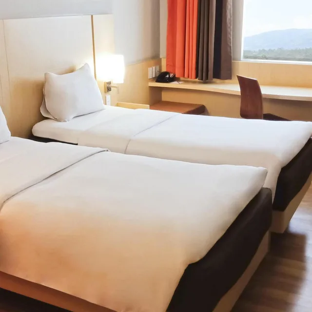 غرفة قياسية بسريرين منفصلين بإطلالة على البحر، Ibis Padang 2/10