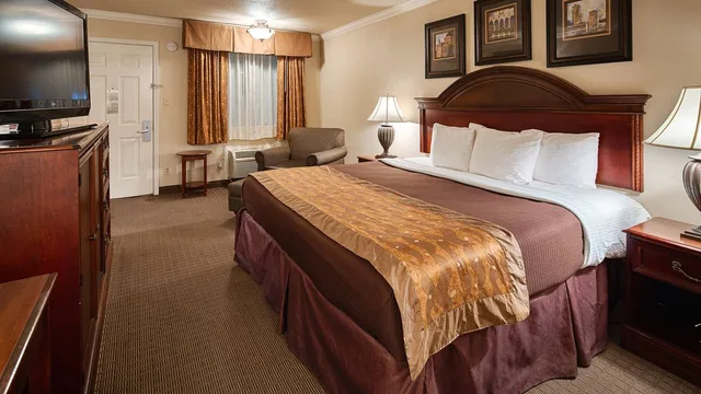 غرفة بسرير كينج لذوي الإعاقة، Baymont by Wyndham McAlester Hwy 69 2/2