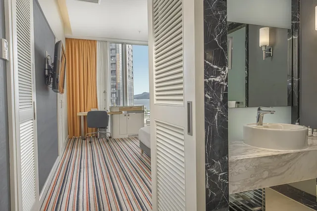غرفة قياسية بسريرين منفصلين بإطلالة على المدينة، RADISSON BLU HOTEL, BATUMI 8/10