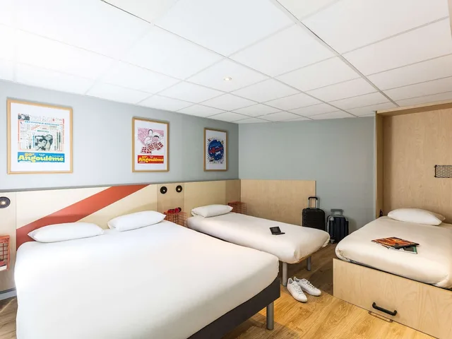 غرفة ثلاثية بسرير مزدوج وسرير بطابقين، Ibis Budget Angouleme Centre 4/10