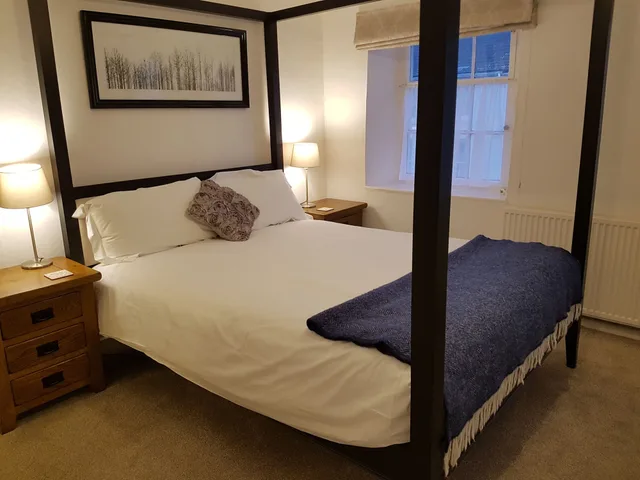 Four Poster, Double Bed، Ty Helyg Guest House 1/1