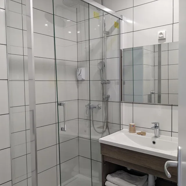 غرفة كلاسيكية رباعية، Morand Hotel 6/6