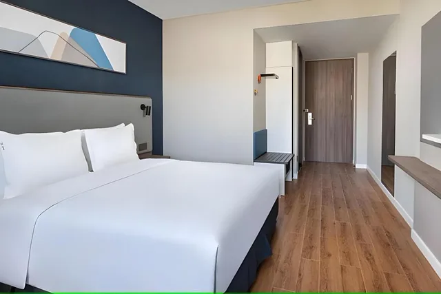 غرفة بسرير كوين بإطلالة على الجبل، Holiday Inn Express Chengde Park View 1/2