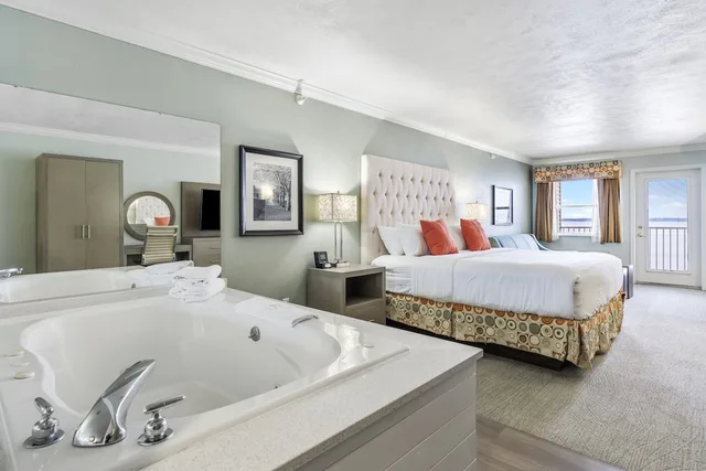 Penthouse, Studio, King Bed, Bay View, Sofa, Cherry Tree Inn & Suites 4/4