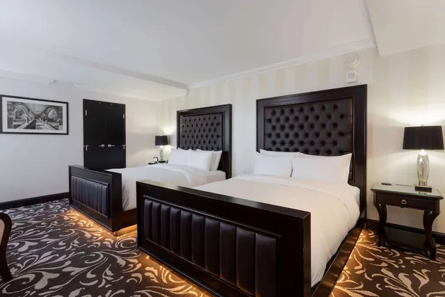 غرفة ديلوكس بسريرين كوين، Hotel Retlaw, Trademark Collection by Wyndham 1/2