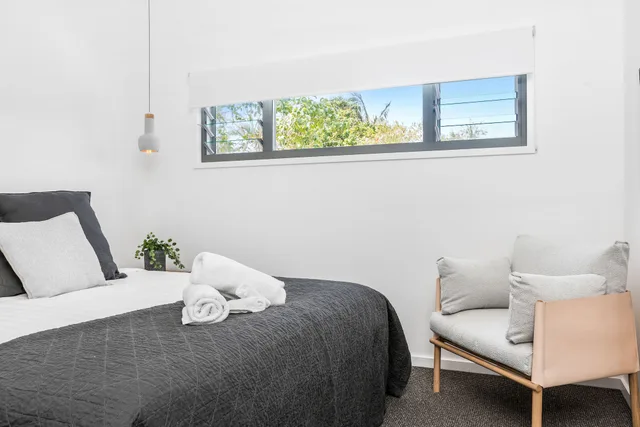 شقة بسرير كينج وسريرين منفصلين بغرفتي نوم، Aloha Villas Byron Bay 5/10