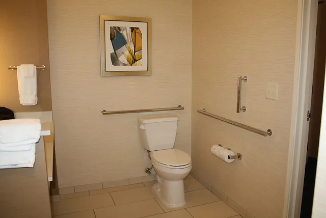جناح بسرير كينج مع أريكة لذوي الإعاقة، Fairfield Inn And Suites Detroit Lakes 2/5