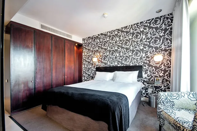 2 Bedrooms, Penthouse, Apartment, 2 King Beds, Colosseum Hotel 3/10