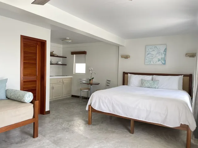 Junior Suite, King Bed, Ocean View, Pool Deck، Mata Rock Resort 2/10