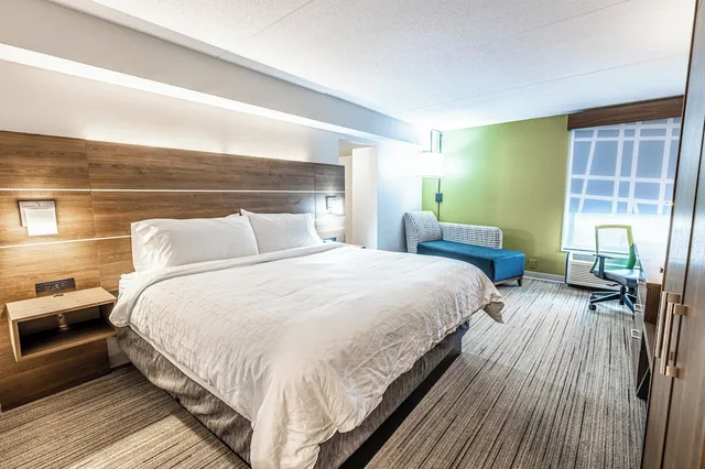 Standard, King Bed, Living Area, Holiday Inn Express Indianapolis South 2/10