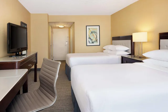 غرفة كلوب بسرير مزدوج، Sheraton West Des Moines Hotel 2/5