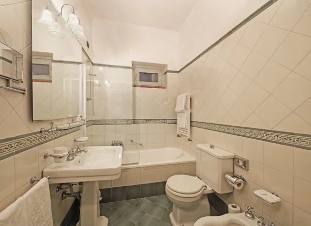 غرفة سوبيريور بإطلالة على البحيرة، Hotel Savoy Palace 7/10