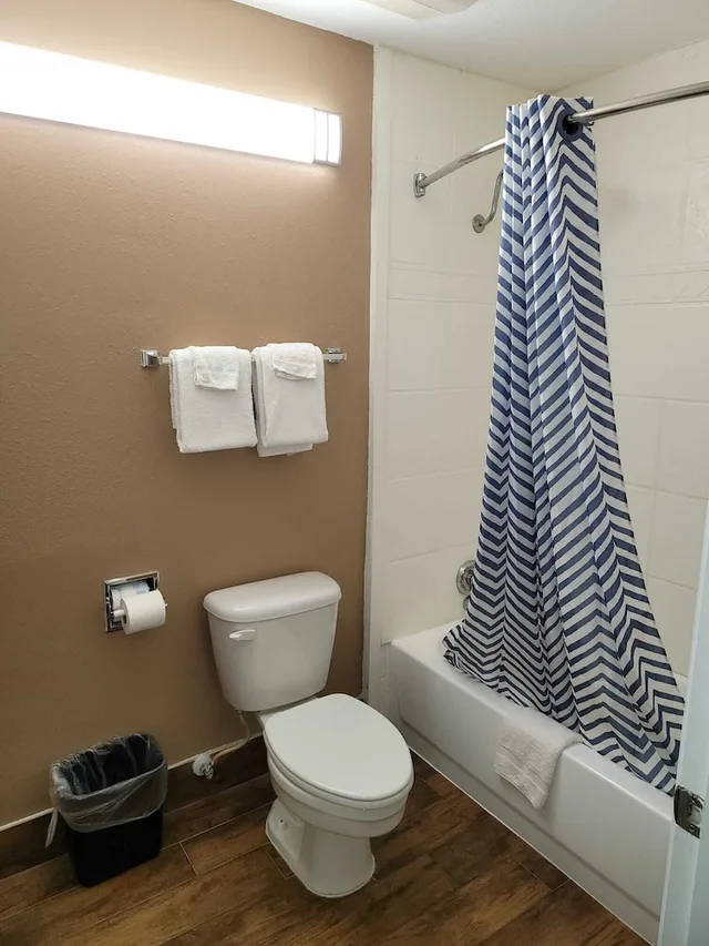 Standard, 2 Queen Beds, Texas Inn & Suites Raymondville 9/10
