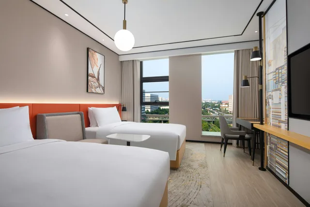 Guest Room, Twin Beds, High Floor, Hilton Garden Inn Beijing Huaxiang Tiantan Hospital 3/4