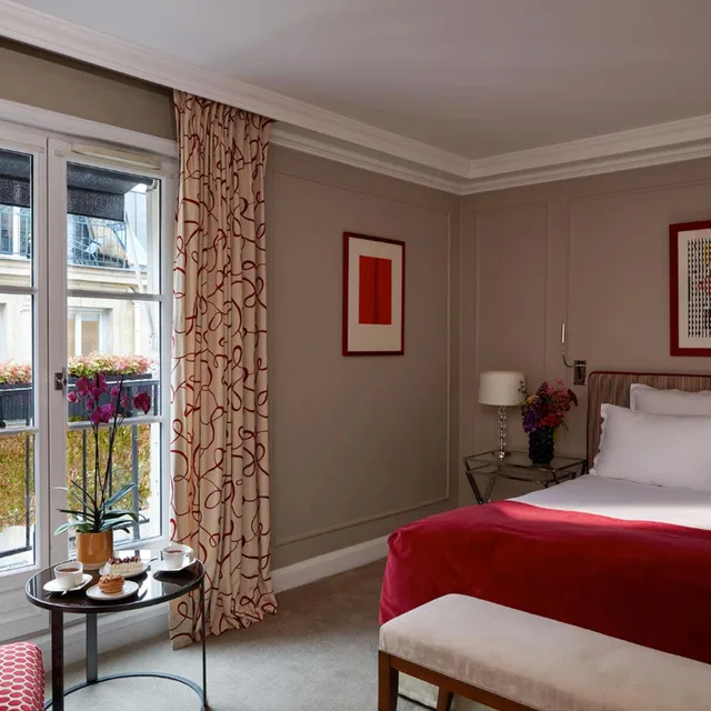 غرفة ديلوكس بسرير كينج بشرفة، Le Burgundy Paris 1/4