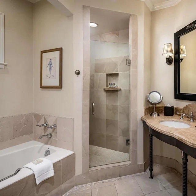 جناح بإطلالة على الحديقة بشرفة بغرفة نوم واحدة مع أريكة، Fairmont Sonoma Mission Inn & Spa 2/5
