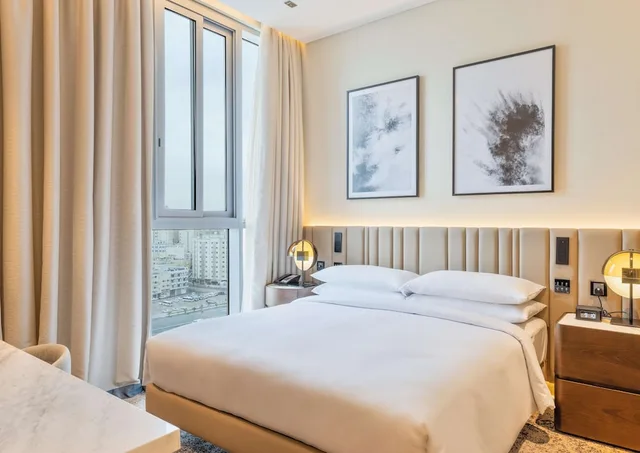 جناح بسرير كينج بغرفة نوم واحدة، Embassy Suites By Hilton Doha Old Town 1/4