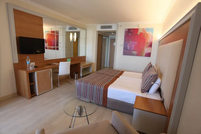 غرفة كلاسيكية بسرير مزدوج مع أريكة، Pegasos Resort 2/4