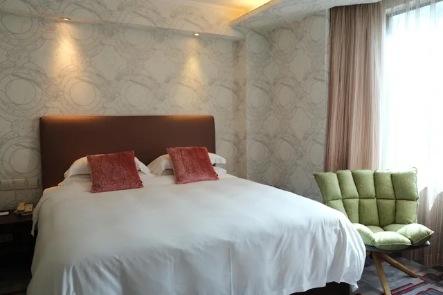 جناح جونيور بسرير كوين، Wharney Hotel 2/4