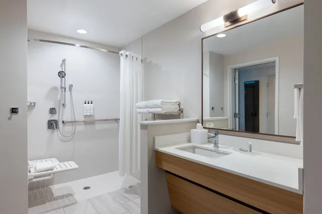 Room, King Bed, Beach Front, Balcony، Fairfield Inn & Suites by Marriott Pensacola Beach 6/6