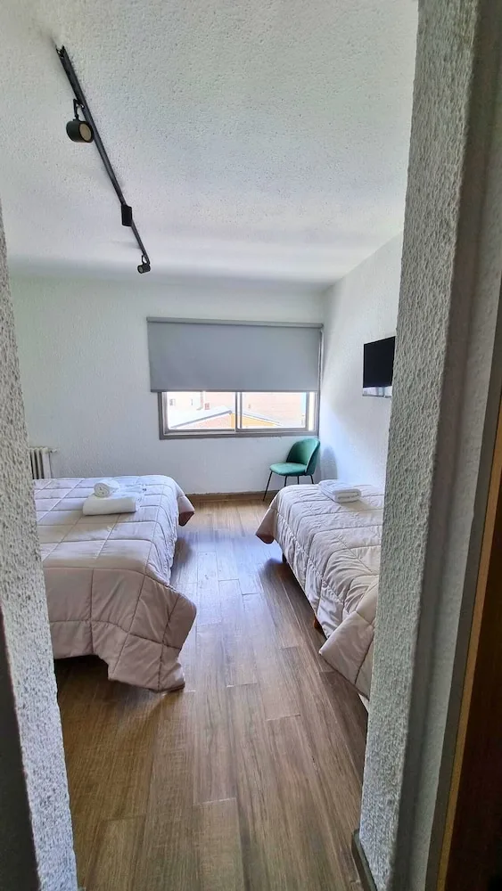 غرفة قياسية ثلاثية بسرير كوين وسرير فردي، M382 Hotel Bariloche 2/4