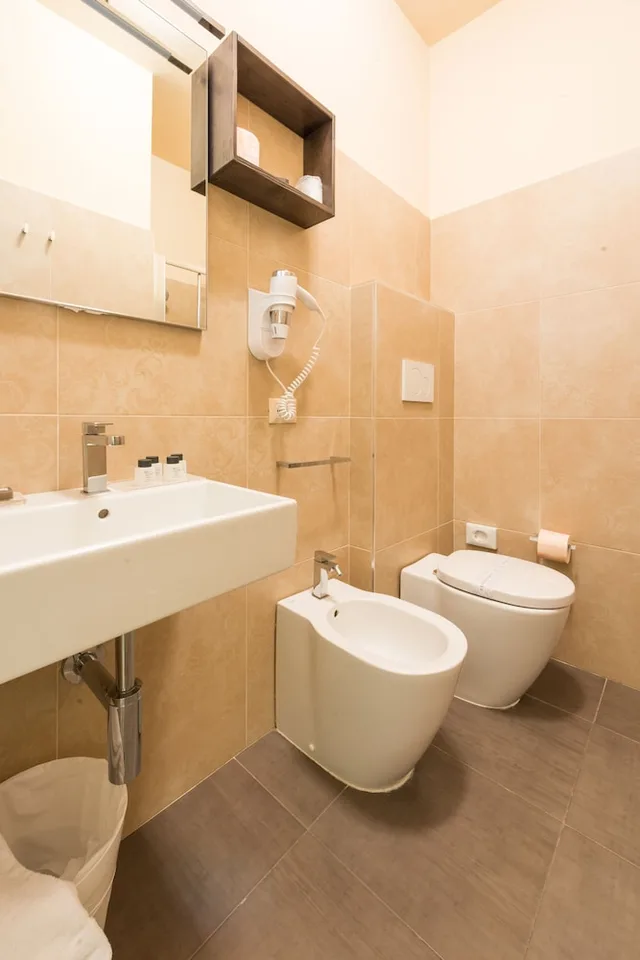 Family, 2 Queen Beds, 2 Bathrooms، Hotel Helvetia 9/10