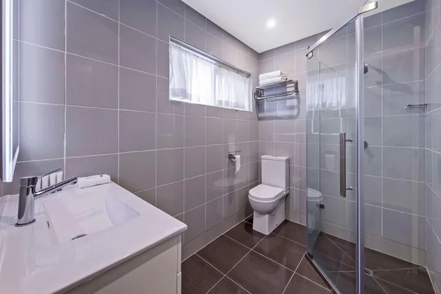 Upgrade, 1 Queen and 1 Single Bed, Accessible، Quality Hotel Melbourne Airport 10/10