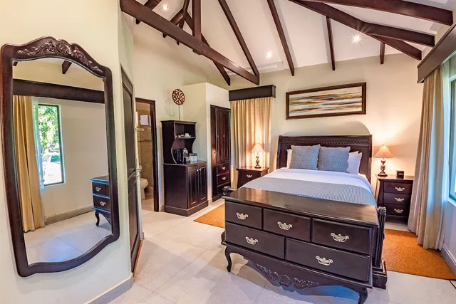 غرفة قياسية بسرير كوين، Sunset Del Mar Resort 3/6