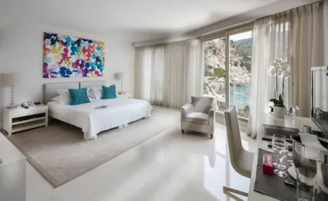 غرفة ديلوكس بسرير كينج بإطلالة على البحر، Cap Estel 1/4