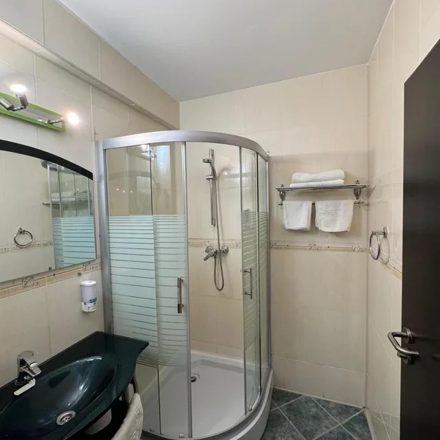 Standard, Double Bed, Hotel Helin Aeroport 8/9