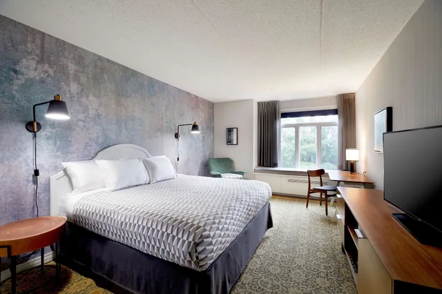 Estate, Guest Room, King Bed، Tarrytown House Estate 1/4