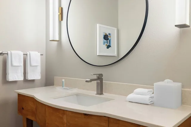 جناح بسرير كينج بغرفة نوم واحدة مع أريكة، Extended Stay Minot 5/6