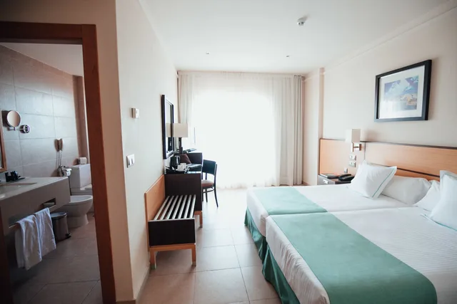 غرفة ثلاثية بإطلالة على البحر، Poseidon La Manga Hotel & Spa - Designed for Adults 1/3
