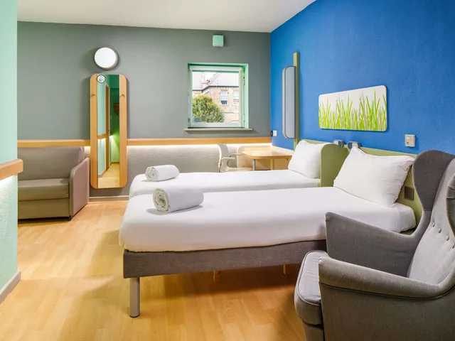 غرفة بسريرين منفصلين لذوي الإعاقة، Ibis Budget Sheffield Arena 3/4