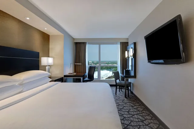 Premium, King Bed, Canadian Us Falls View, Sofa, Embassy Suites By Hilton Niagara Falls Fallsview 3/5