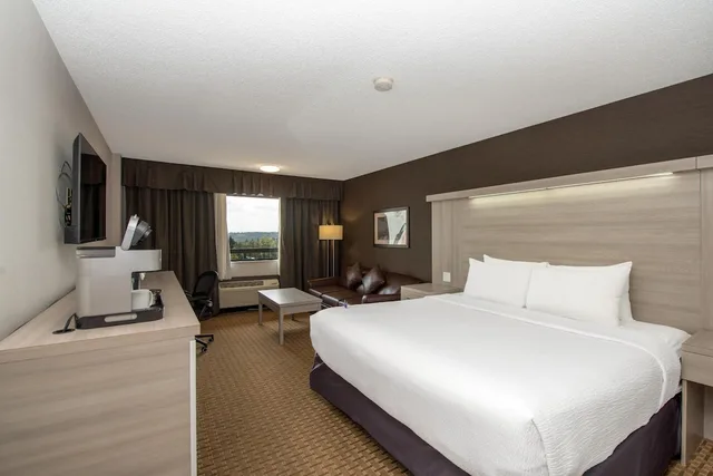 Coast, Premium, King Bed، Village Park Inn Calgary 1/3