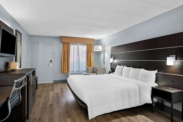 غرفة قياسية بسرير كينج، SureStay Plus Hotel By Best Western Brandywine Valley 2/7