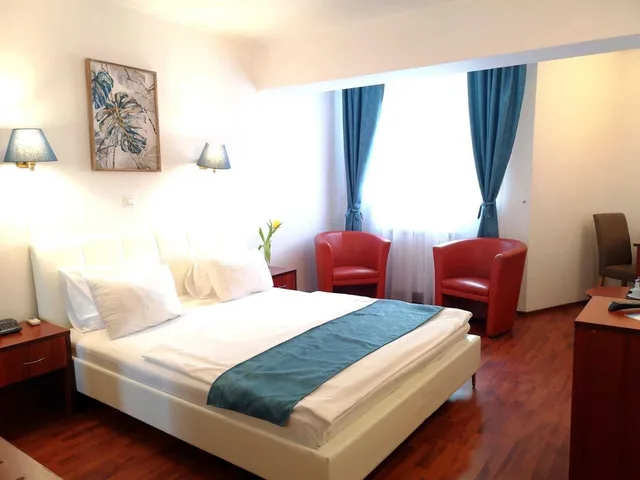 غرفة قياسية بسرير كوين، Atrium Hotel Bucharest City Center 4/9